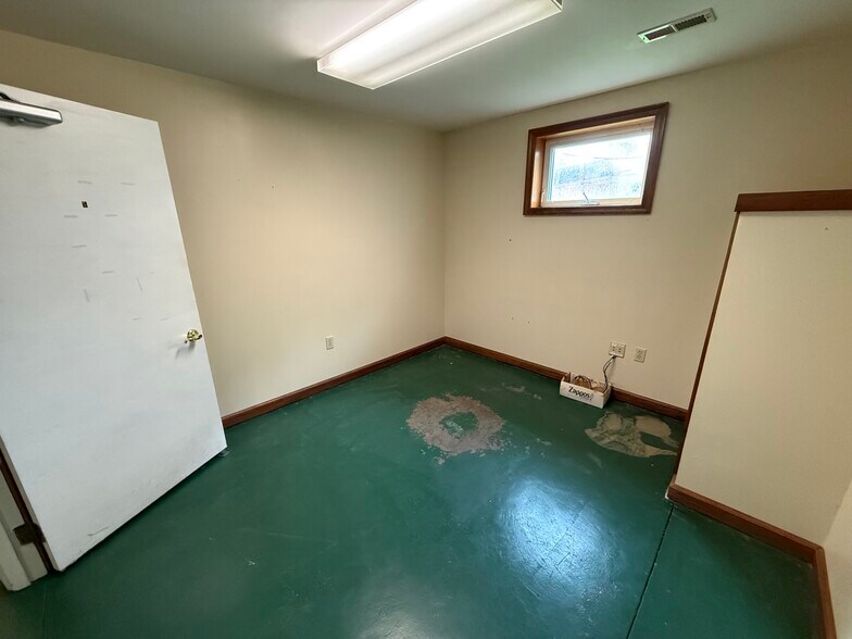 More Photos Of 624 E Main St, Lancaster Office For Lease