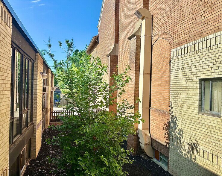 More Photos Of 2511 E Franklin Ave, Minneapolis Religious Facility For Sale