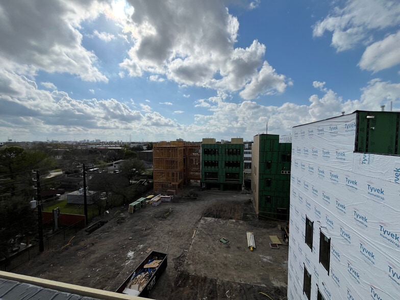 More Photos Of 5821 Winsome Ln, Houston Apartments For Sale