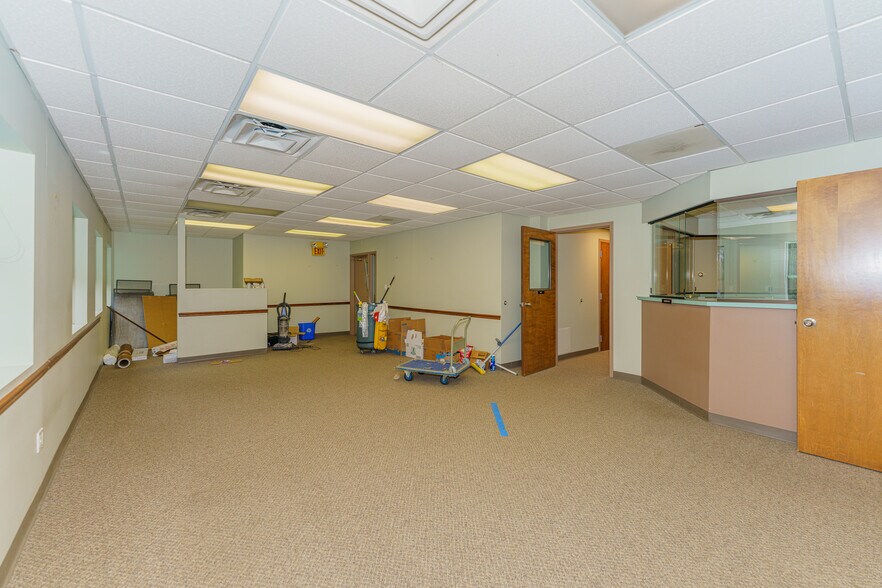 More Photos Of 961-963 State Route 146, Clifton Park Medical For Lease