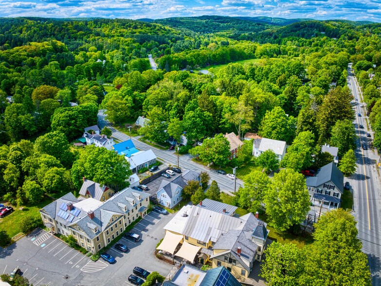 More Photos Of 11 Beaver Meadow Rd, Norwich Office For Sale