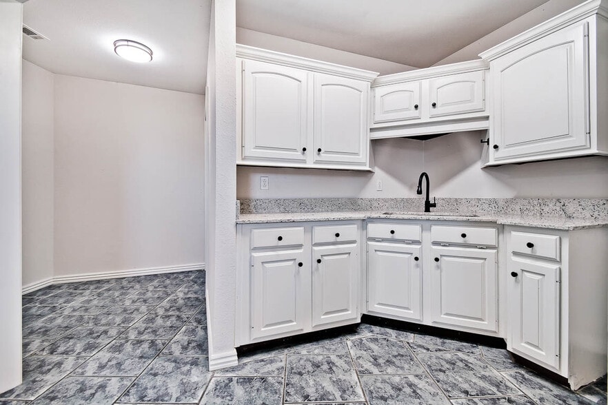 More Photos Of 2442 Heritage Pkwy, Prairie Grove Office For Lease