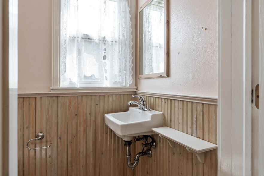 More Photos Of 1321 W Court St, Janesville Apartments For Sale