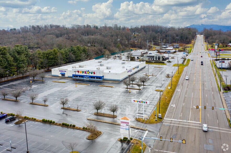 More Photos Of 1910 N Roan St, Johnson City Freestanding For Lease
