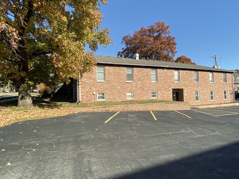 More Photos Of 5809 Reeds Rd, Mission Medical For Sale