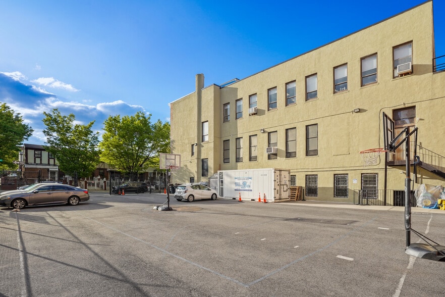 More Photos Of 860 FOREST Ave, Bronx Schools For Lease