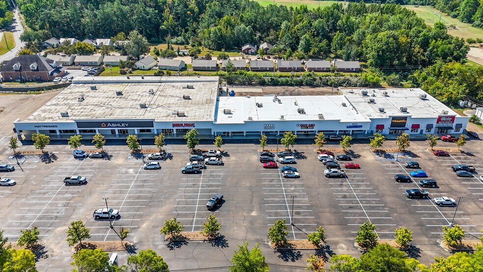 More Photos Of 2128-2150 Jackson Ave W, Oxford General Retail For Sale