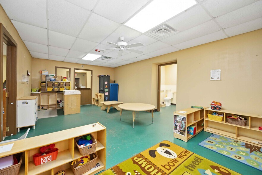 More Photos Of 1511 N 10th St, Baytown Schools For Lease