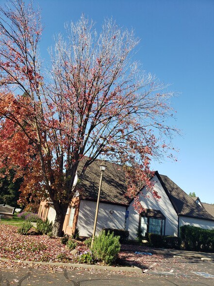 More Photos Of 8035 Madison Ave, Citrus Heights Office For Lease