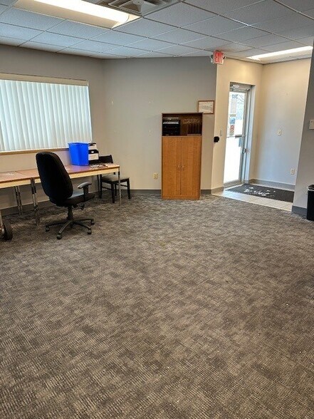 More Photos Of 300 Sonwil Dr, Buffalo Distribution For Lease