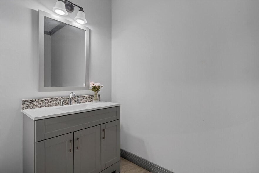 More Photos Of 521 N 18th St, Waco Office Residential For Sale