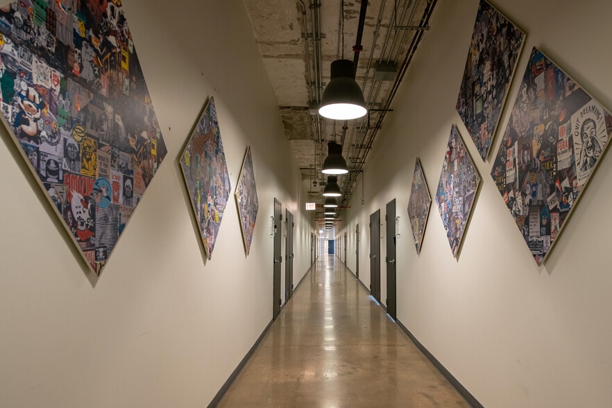 More Photos Of 1010 W 35th St, Chicago Flex For Lease