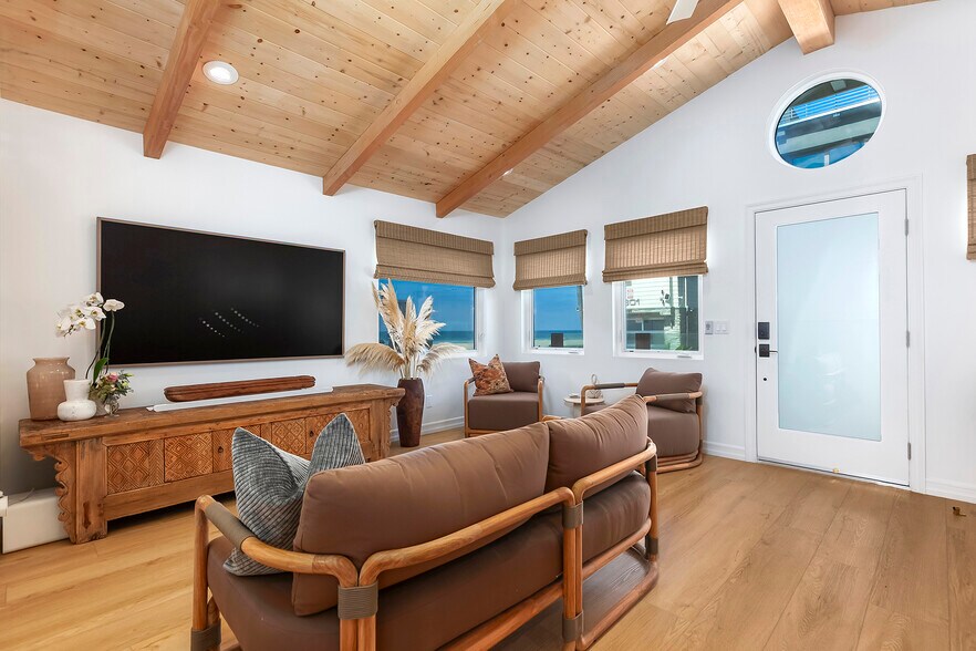 More Photos Of 3795 Ocean Front Walk, San Diego Apartments For Sale
