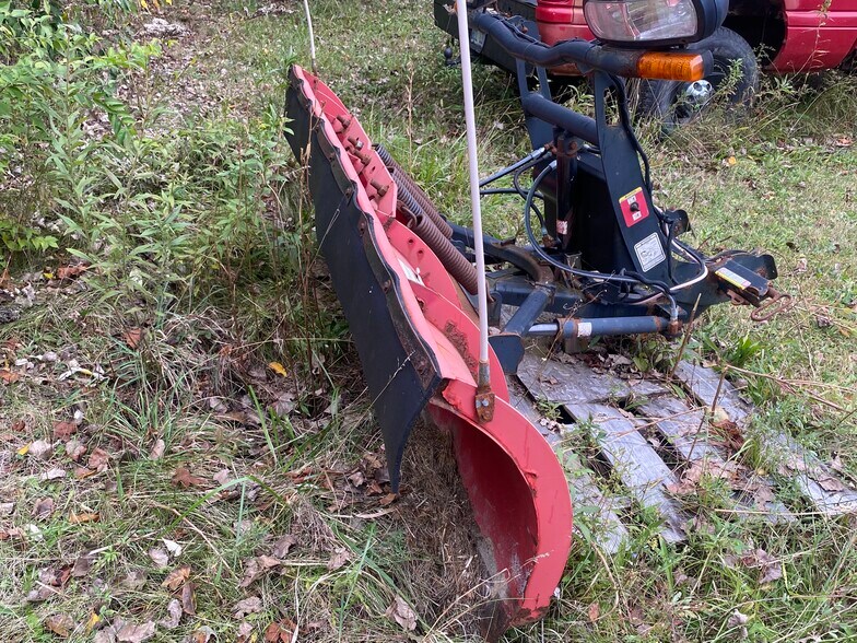 More Photos Of 9112 W Mount Morris Rd, Flushing General Retail For Sale