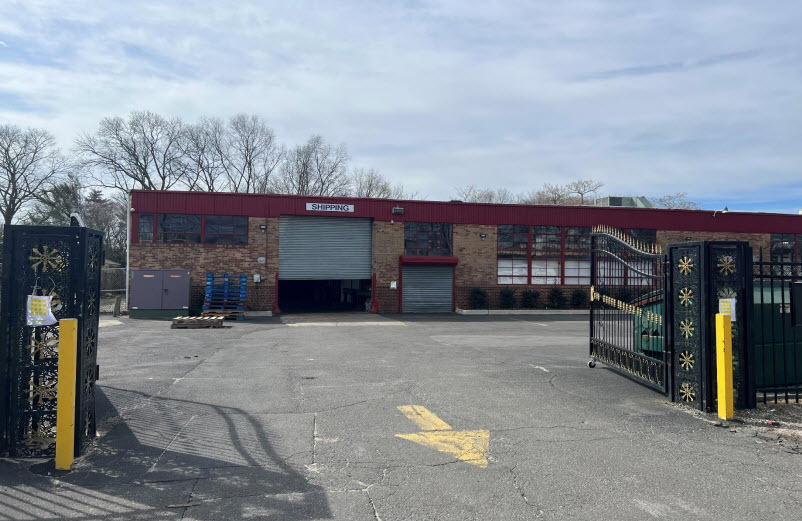 Primary Photo Of 130 W 10th St, Huntington Station Manufacturing For Lease