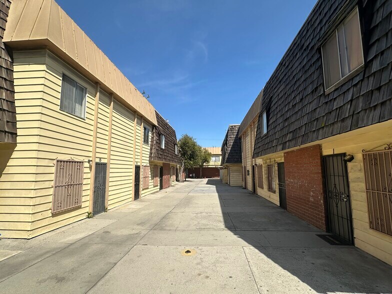More Photos Of 2124 N Santa Fe Ave, Compton Apartments For Sale