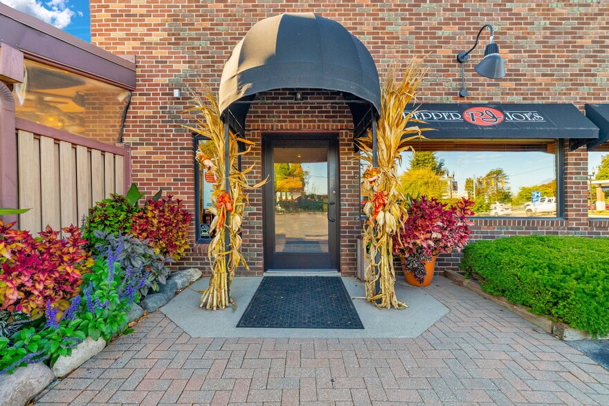 More Photos Of 119 Clinton Ave, Saint Clair Restaurant For Sale