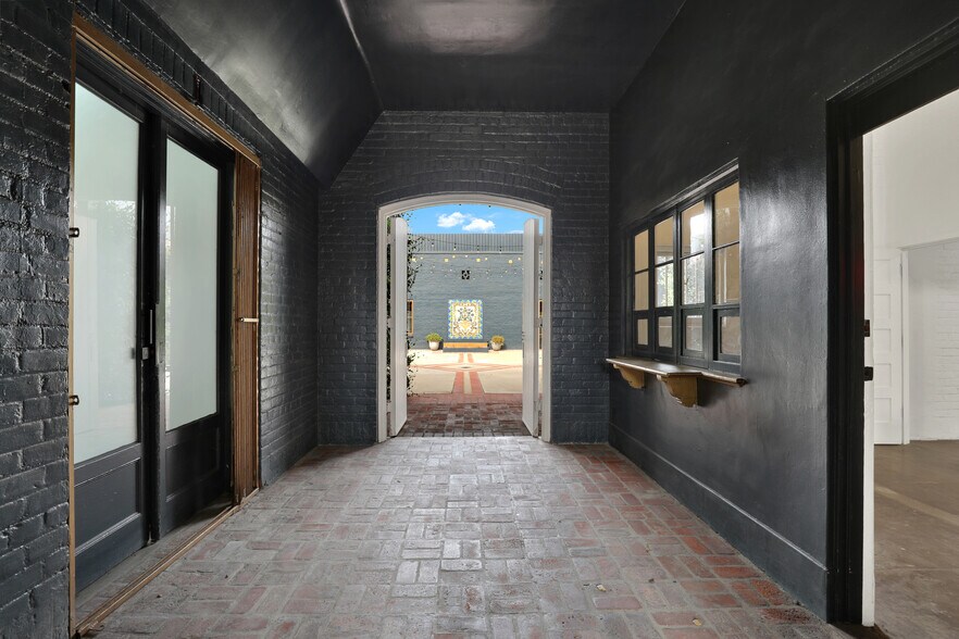 More Photos Of 435 S Boyle Ave, Los Angeles Office Residential For Sale