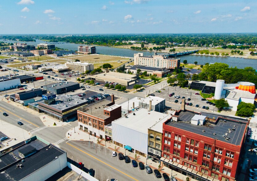 More Photos Of 711 Washington Ave, Bay City Medical For Sale