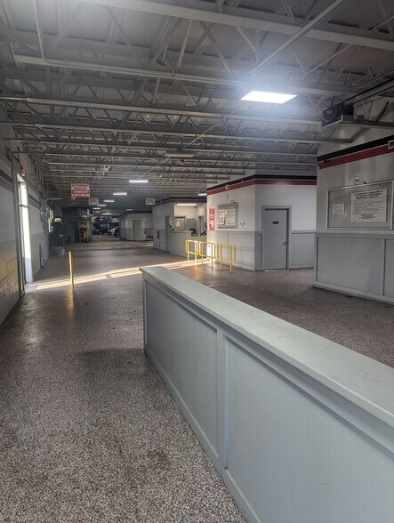 More Photos Of 1860 Stratford Ave, Stratford Auto Repair For Sale