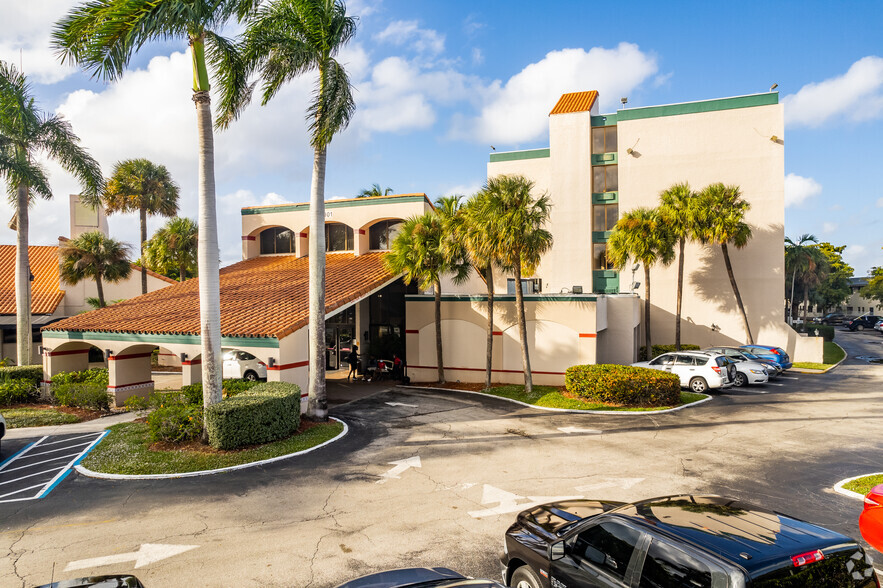 Primary Photo Of 1901 Palm Beach Lakes Blvd, West Palm Beach Hotel For Lease