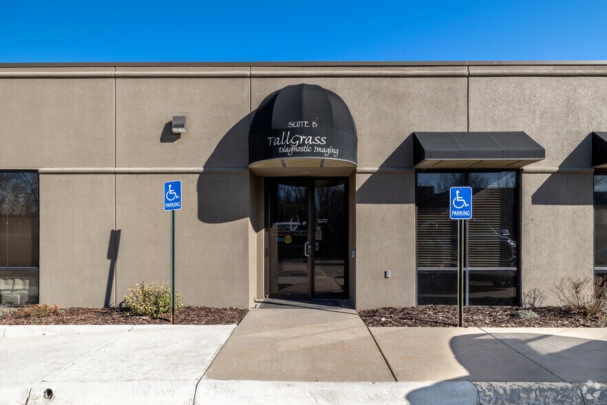 More Photos Of 7111 E 21st St, Wichita Medical For Sale