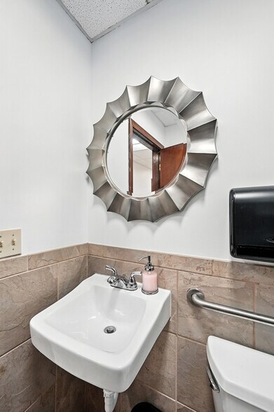 More Photos Of 5636 Bridgetown Rd, Cincinnati Medical For Sale