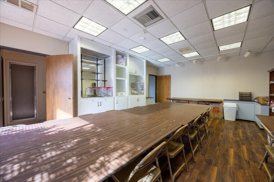 More Photos Of 812 Lexington Dr, Plano Office For Sale