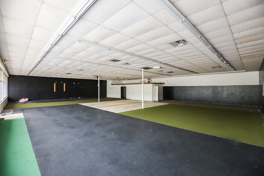 More Photos Of 1947 N Main St, Gainesville Freestanding For Sale