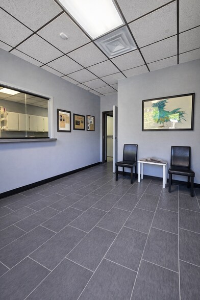 More Photos Of 5913-5921 Lovell Ave, Fort Worth Office For Sale