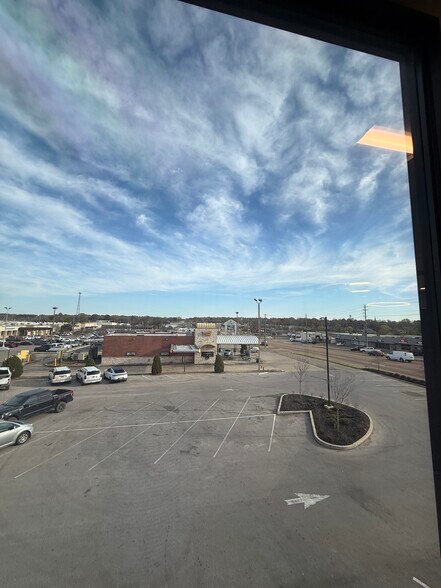 More Photos Of 495 S Gloster St, Tupelo Freestanding For Lease