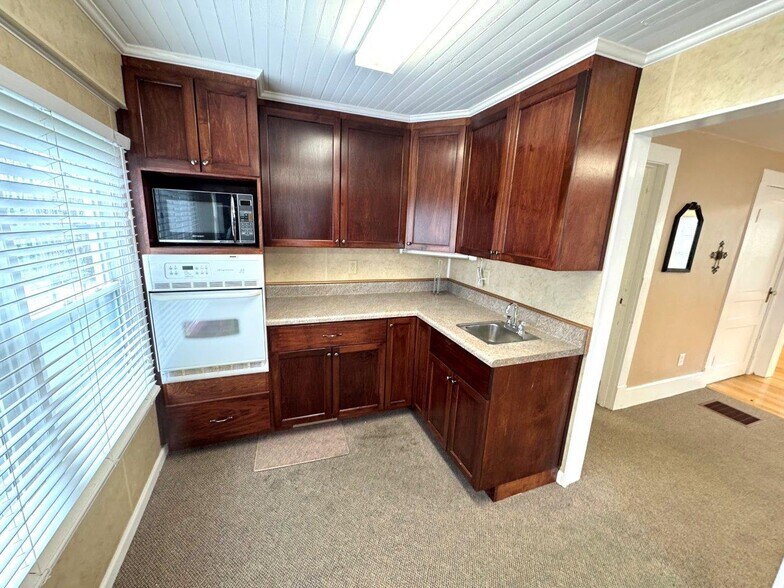 More Photos Of 1748 S Main St, Rocky Mount Office For Sale