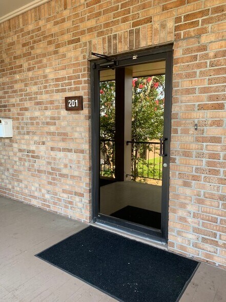 More Photos Of 733 E Airport Ave, Baton Rouge Office For Lease