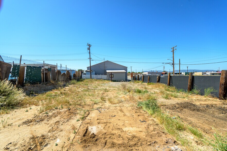 More Photos Of 44532 Trevor Ave, Lancaster Service For Sale