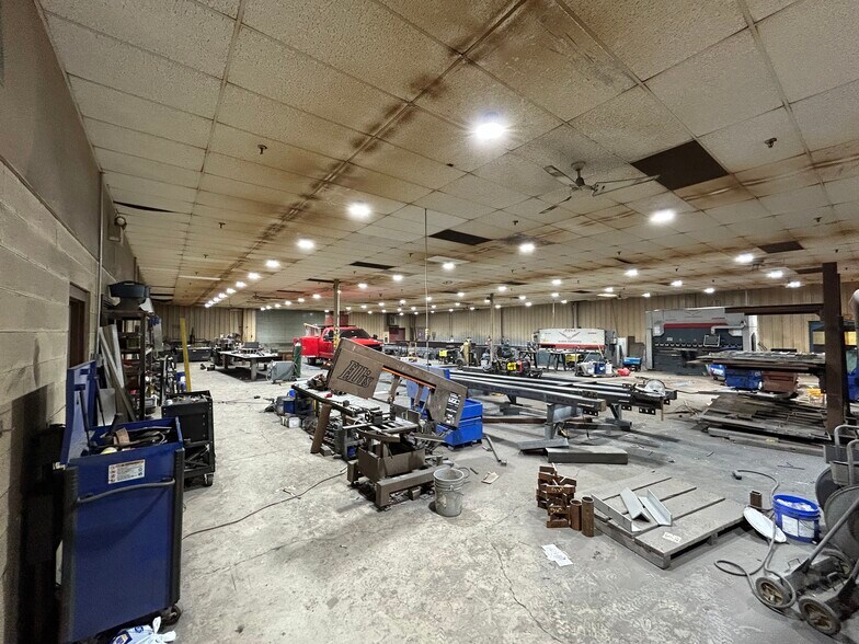 More Photos Of 405 Industrial Park Dr, Mount Pocono Warehouse For Sale