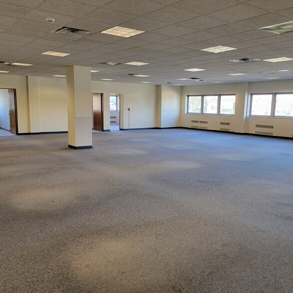 More Photos Of 500 Economy Ct, Freeport Office For Lease