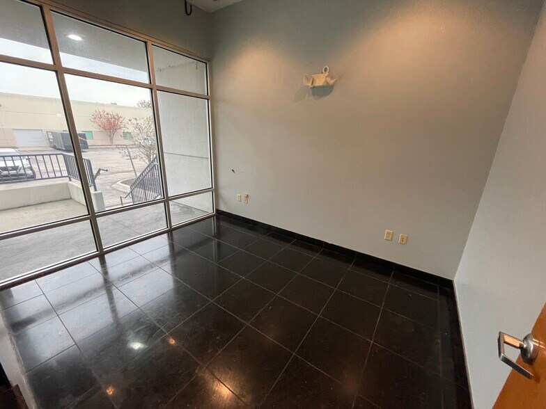 More Photos Of 1700 35th St, Orlando Warehouse For Lease