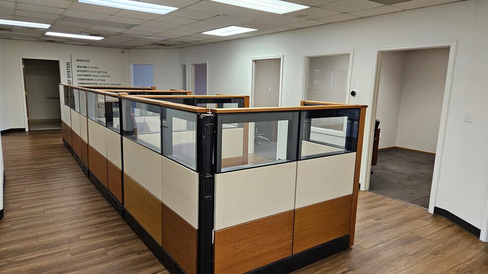 More Photos Of 301 S Ham Ln, Lodi Office For Lease