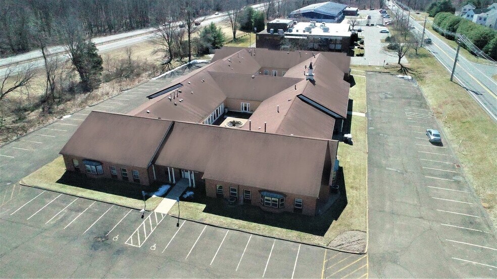 More Photos Of 102-104 S Turnpike Rd, Wallingford Office For Lease