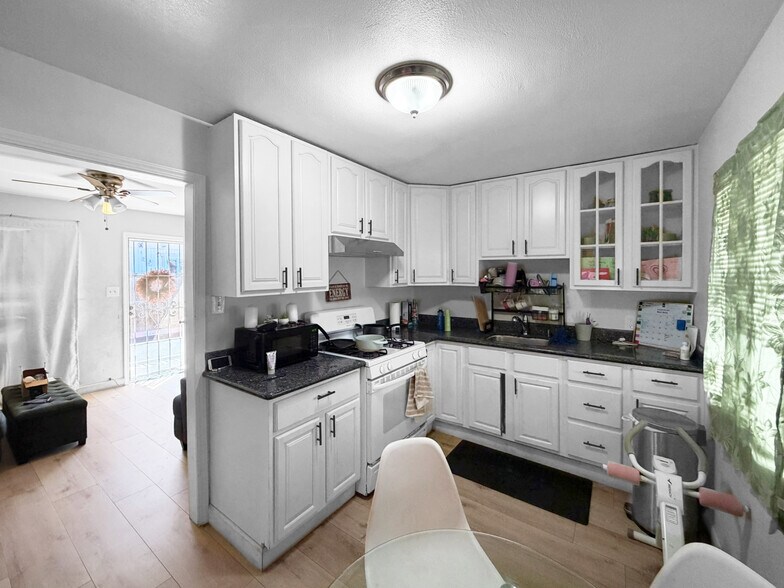 More Photos Of 204 Sunset Blvd, Hayward Apartments For Sale