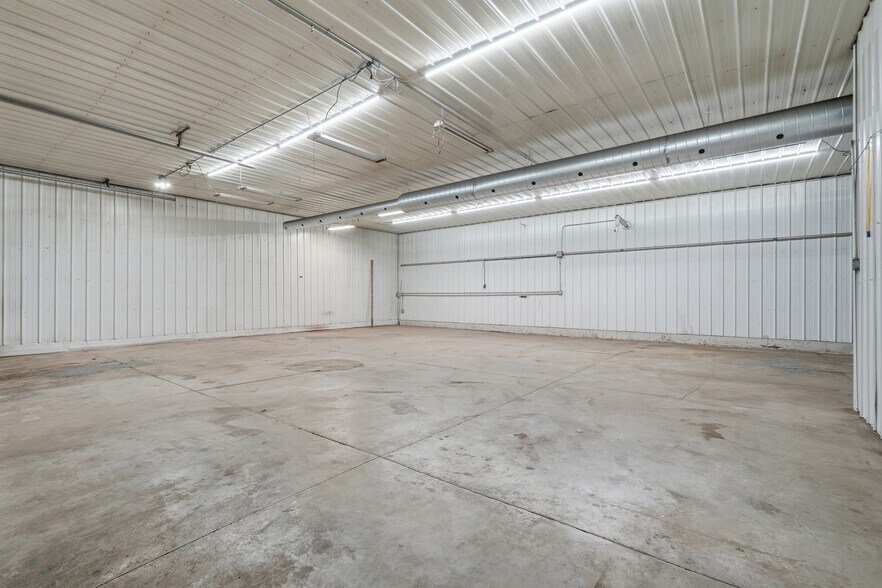 More Photos Of 301 Old Dubuque Rd, Anamosa Warehouse For Lease