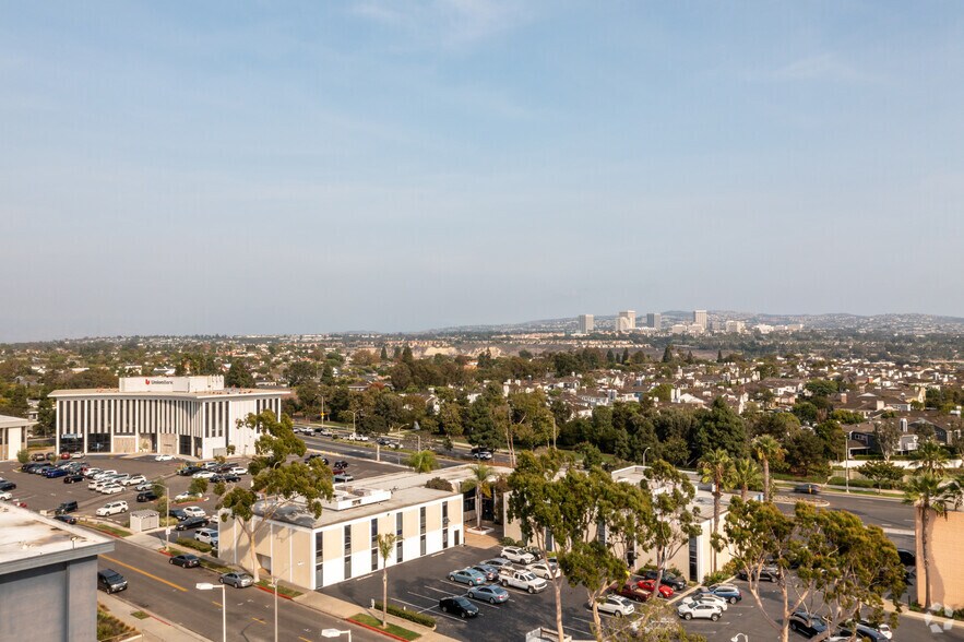 More Photos Of 901 Dover Dr, Newport Beach Medical For Lease