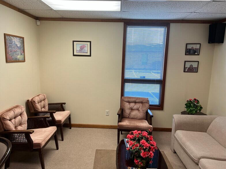 More Photos Of 6371 Kittyhawk Dr, Huber Heights Medical For Lease