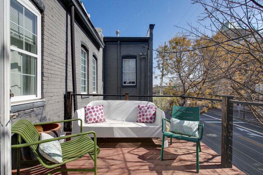 More Photos Of 221 E Clay St, Richmond Storefront Retail Residential For Sale