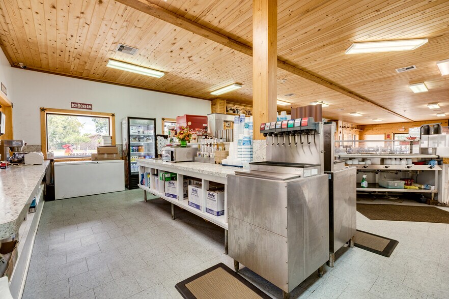 More Photos Of 714 N Main St, Sweeny Restaurant For Sale