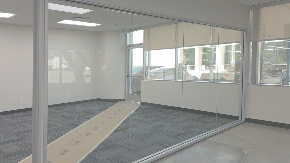 More Photos Of 709 Science Dr, Moorpark Warehouse For Lease