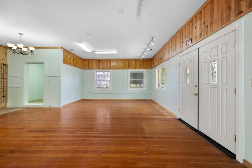 More Photos Of 1137 CA-4 Hwy, Arnold General Retail For Sale