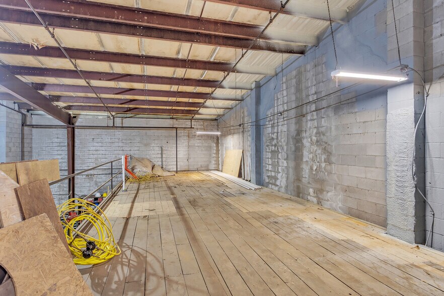 More Photos Of 121 Trotter Industrial Ln, Saluda Warehouse For Lease