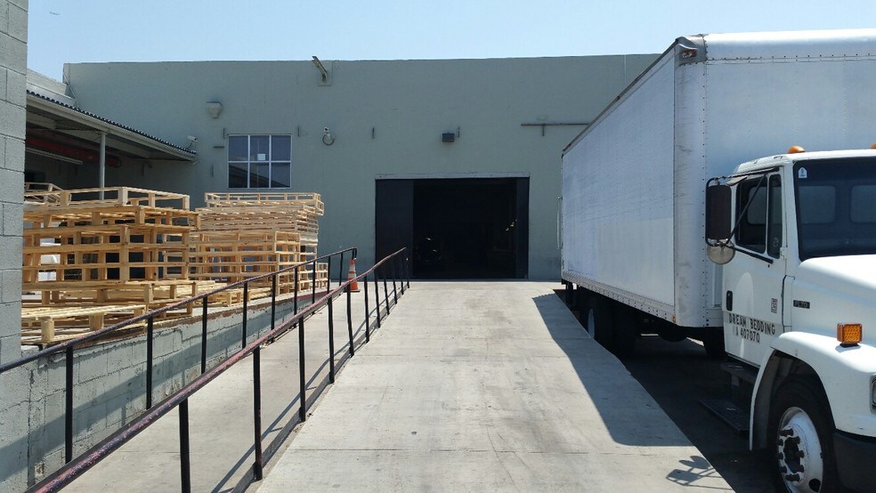 More Photos Of 812 E 59th St, Los Angeles Warehouse For Lease