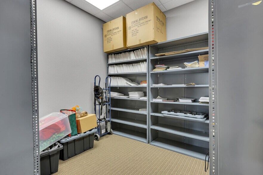 More Photos Of 501 E 7th St, Odessa Office For Sale